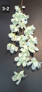 Ramură artificială cu flori alb-verzui - 112cm